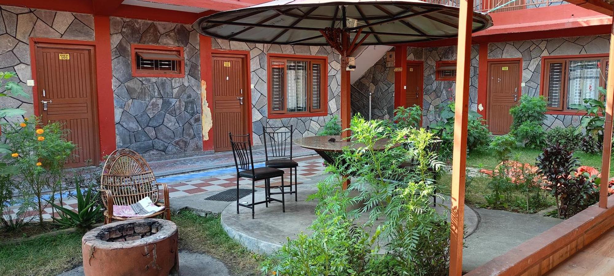 Pokhara Metro Eco Hotel エクステリア 写真